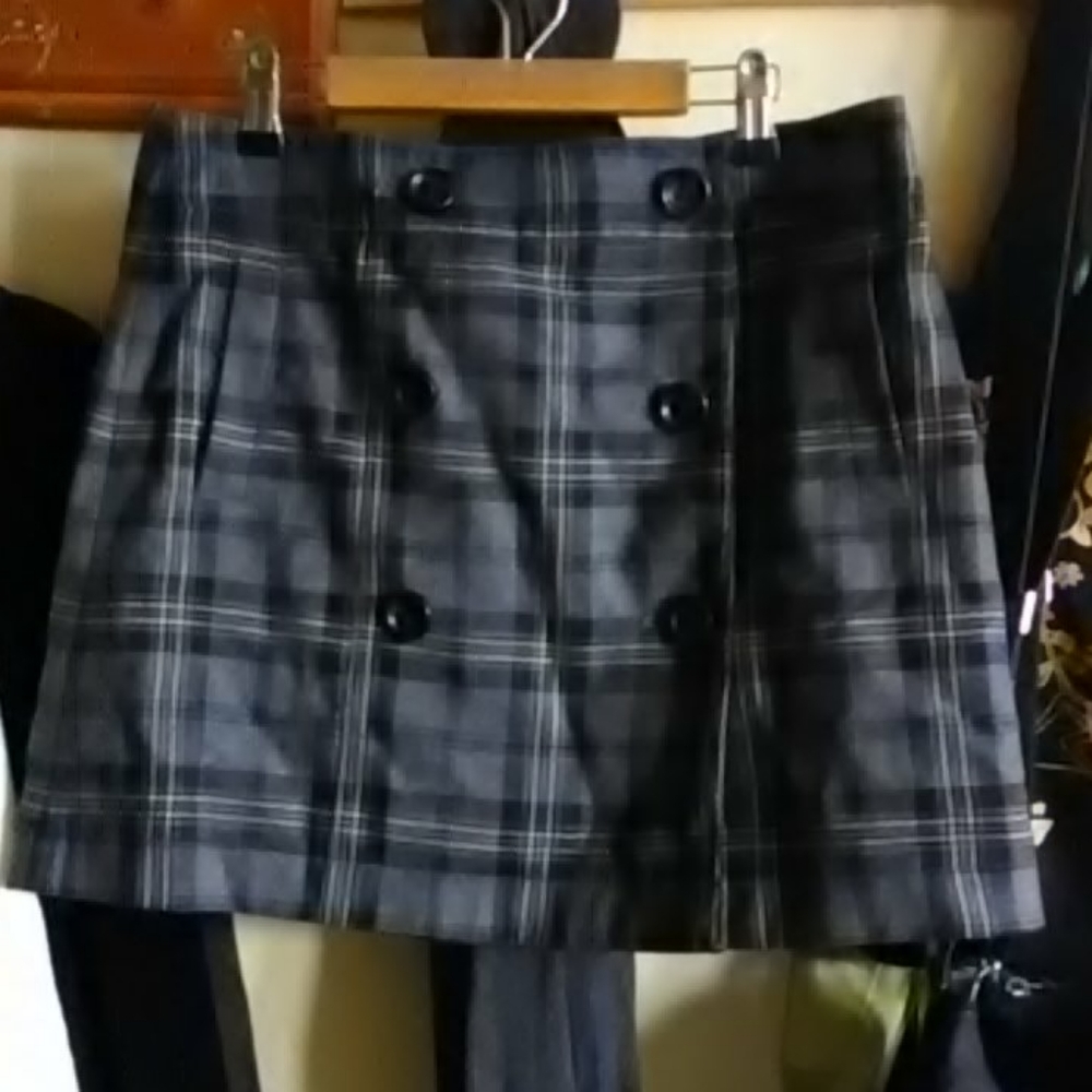 Uniqlo plaid miniskirt size 4, LIKE NEW!!!
